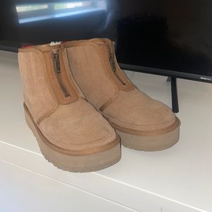 Ugg boots with zipper